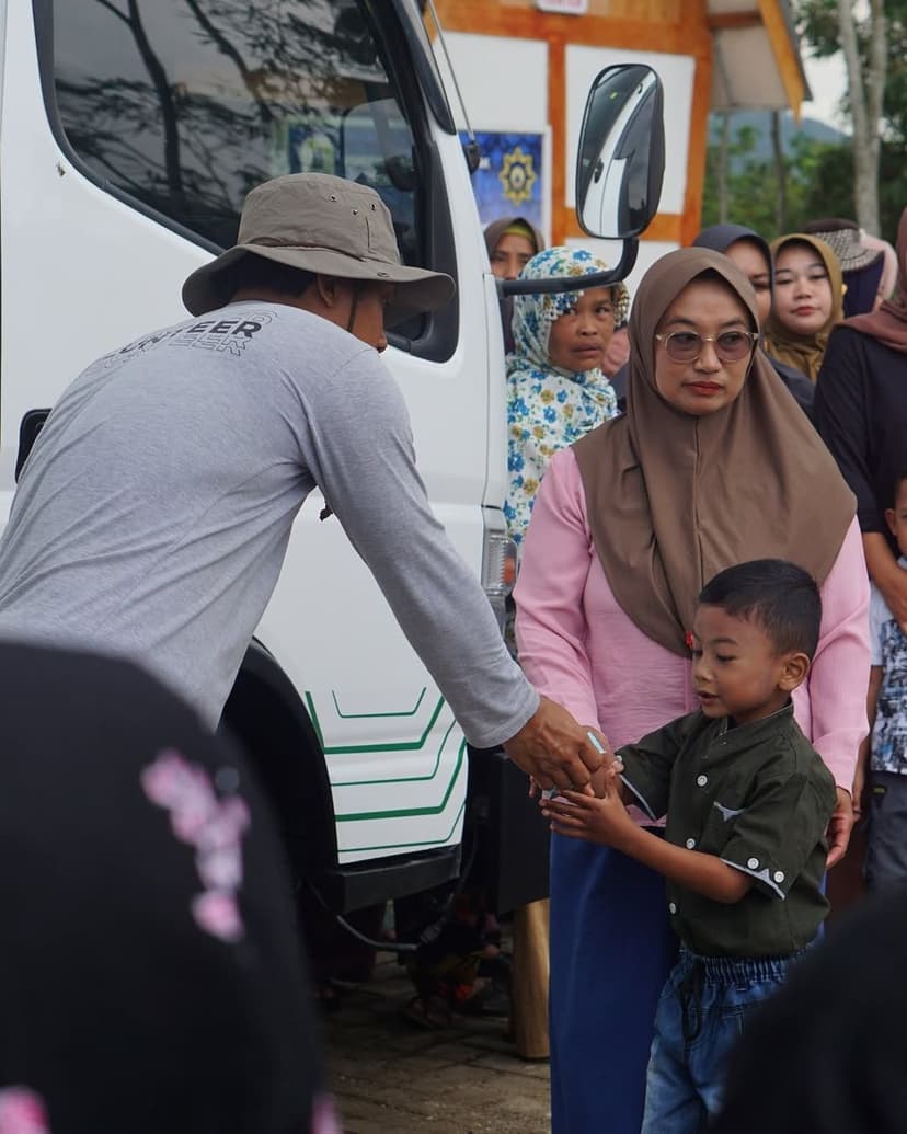 Dapur Bergerak PLN Peduli bersama Yayasan Semesta Membumi Indonesia